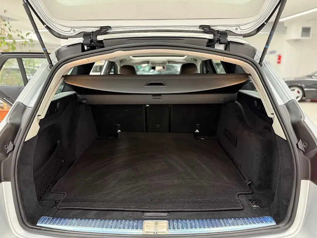 Mercedes-Benz E 220 - Thumbnail 14