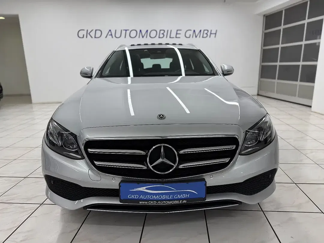 Mercedes-Benz E 220 - Thumbnail 5