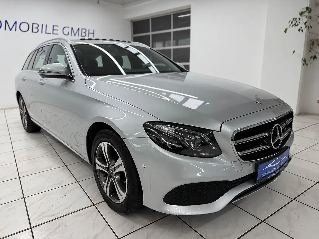 Mercedes-Benz E 220 - Thumbnail 6