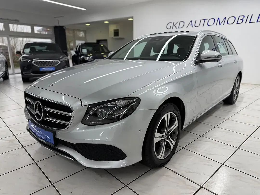 Mercedes-Benz E 220 - Thumbnail 7