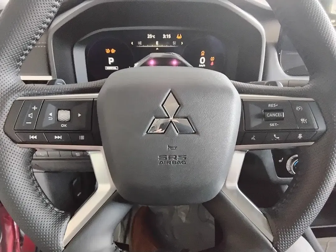 Mitsubishi Outlander - Thumbnail 10