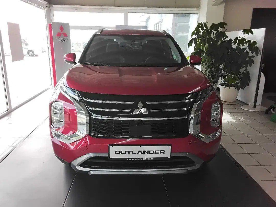 Mitsubishi Outlander - Thumbnail 2