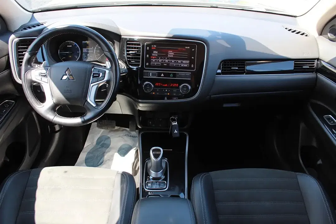 Mitsubishi Outlander - Thumbnail 10