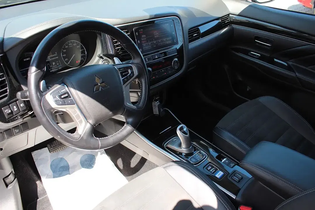 Mitsubishi Outlander - Thumbnail 11