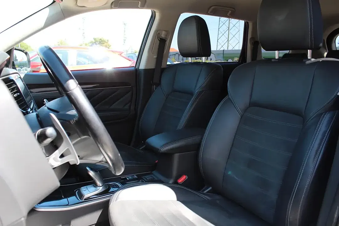 Mitsubishi Outlander - Thumbnail 12