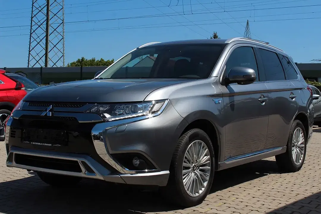 Mitsubishi Outlander - Thumbnail 2