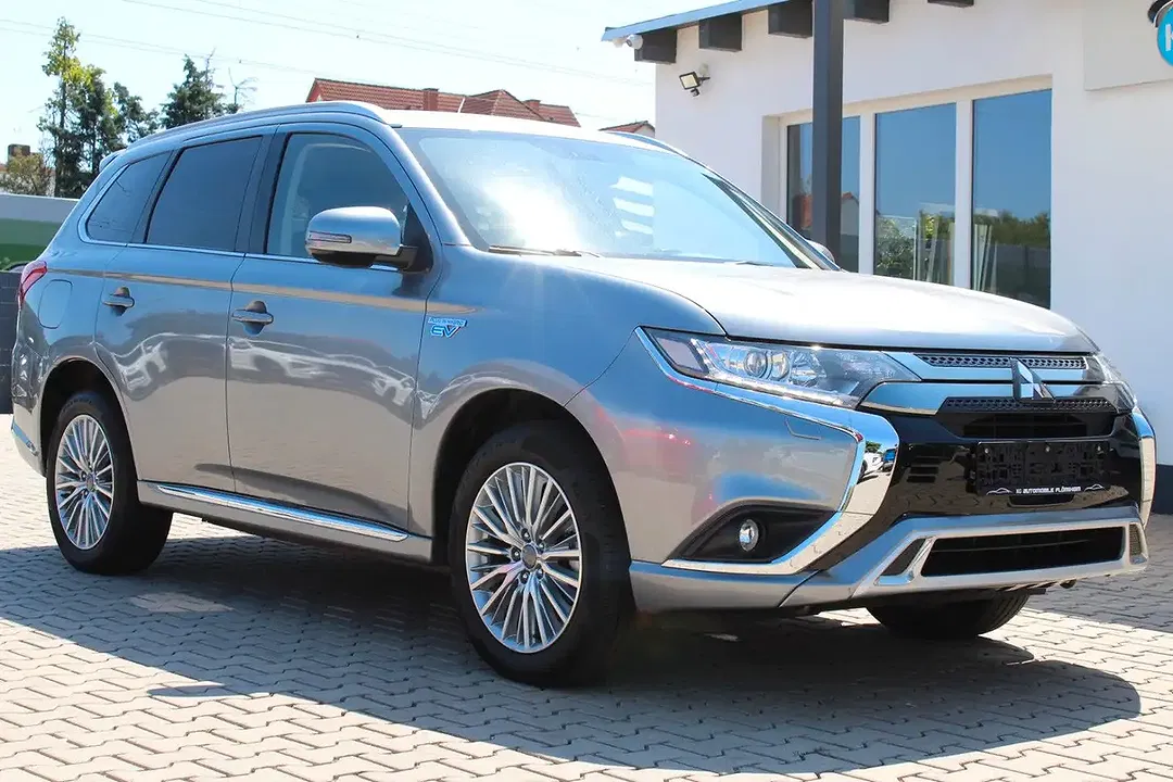 Mitsubishi Outlander - Thumbnail 4