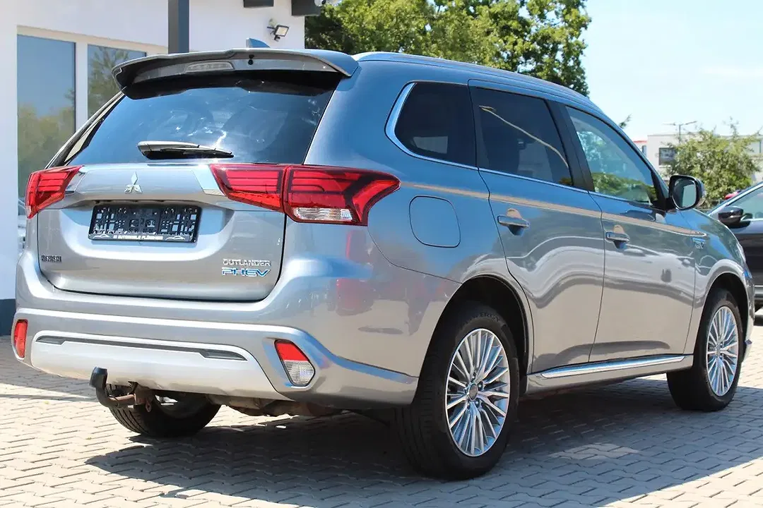 Mitsubishi Outlander - Thumbnail 6
