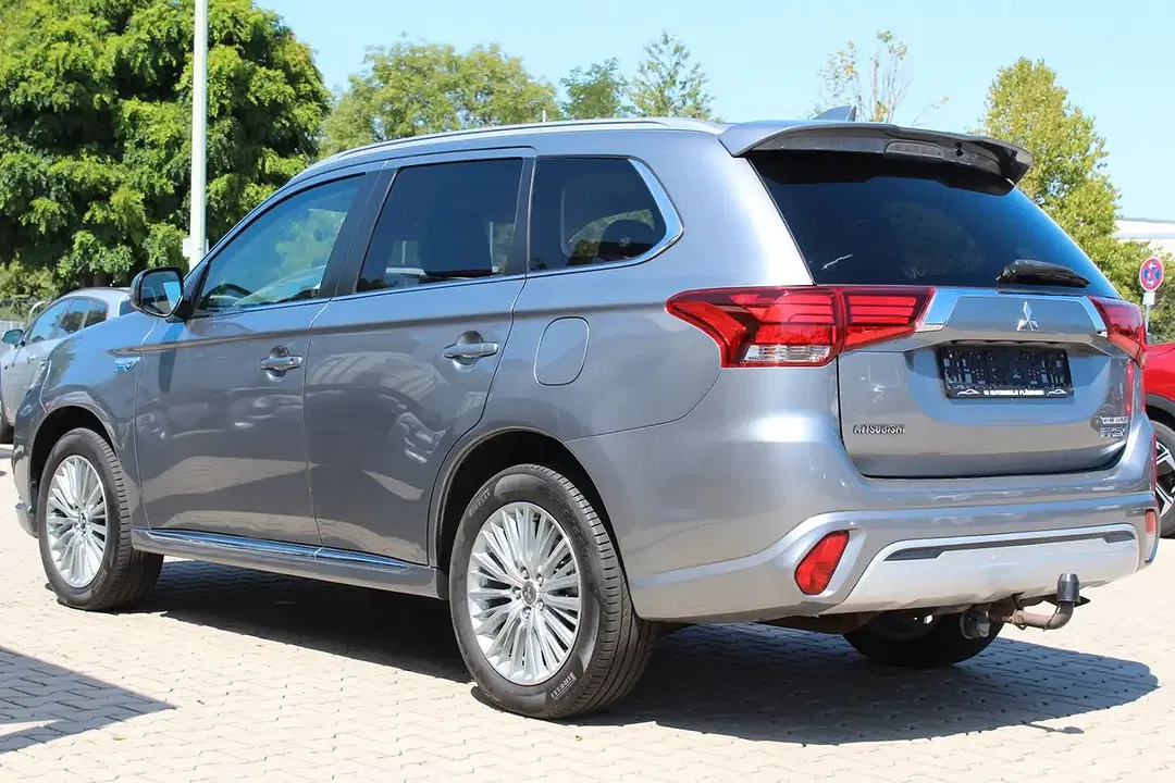 Mitsubishi Outlander - Thumbnail 8