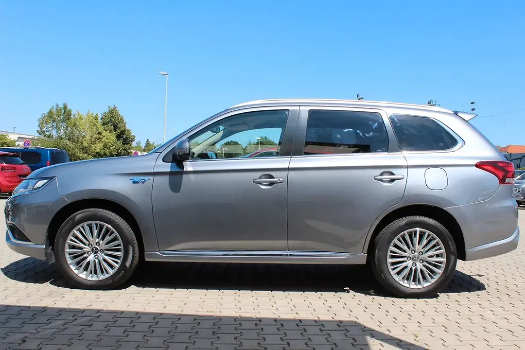 Mitsubishi Outlander - Thumbnail 9