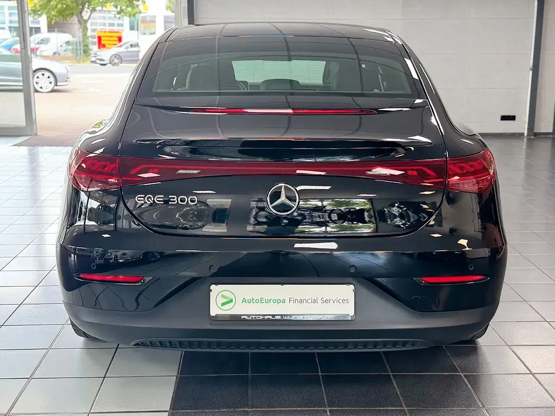 Mercedes-Benz EQE 300 - Thumbnail 6
