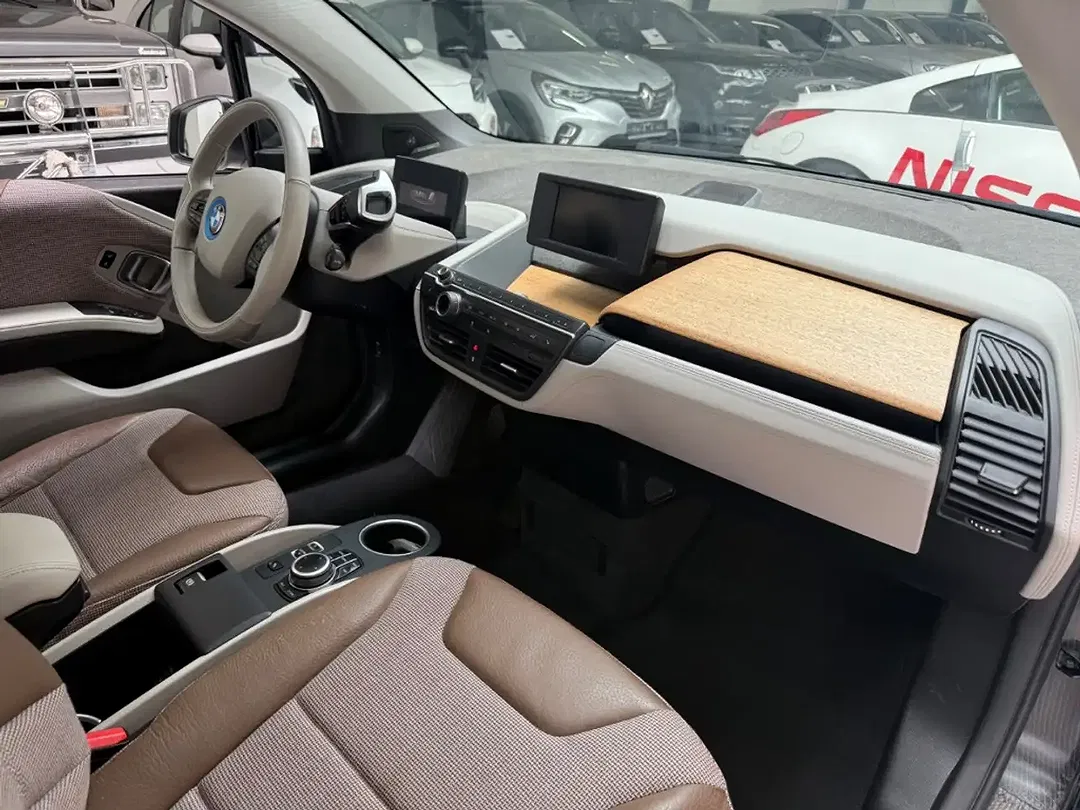 BMW i3 - Thumbnail 10