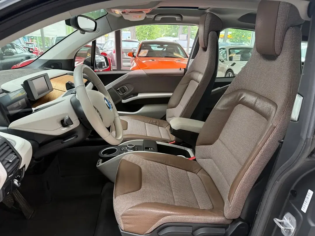 BMW i3 - Thumbnail 11
