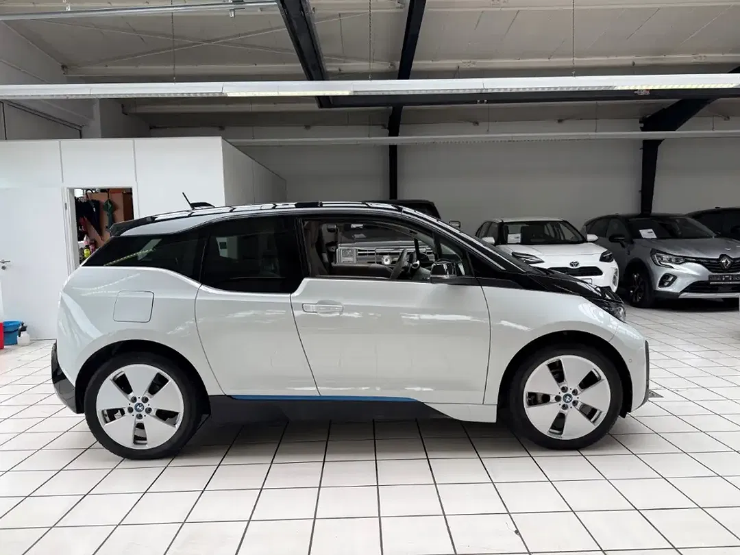 BMW i3 - Thumbnail 4