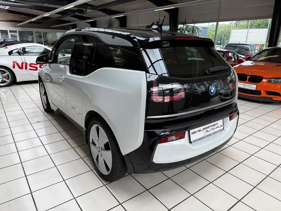 BMW i3 - Thumbnail 6