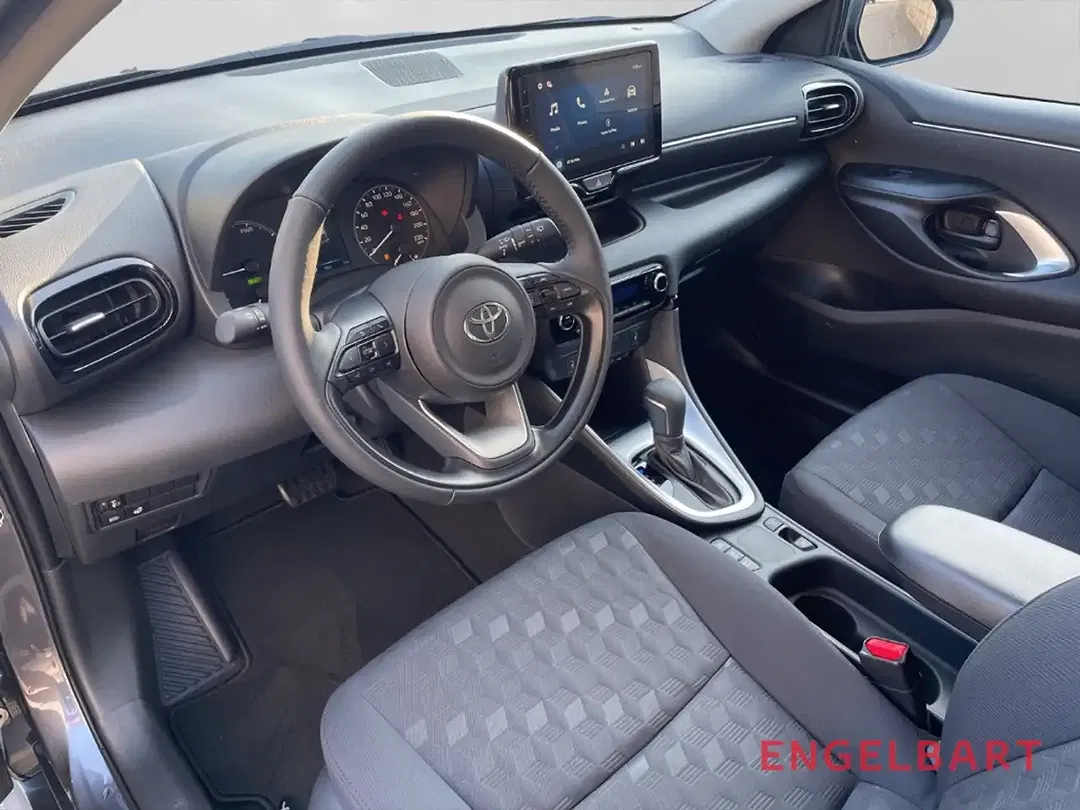 Toyota Yaris - Thumbnail 6