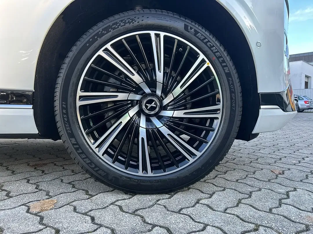 Xpeng G9 - Thumbnail 6