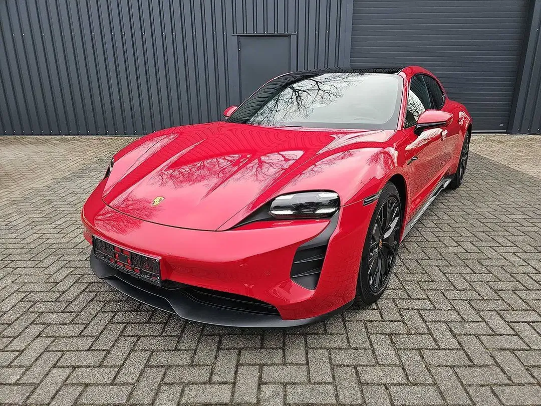 Porsche Taycan - Thumbnail 1
