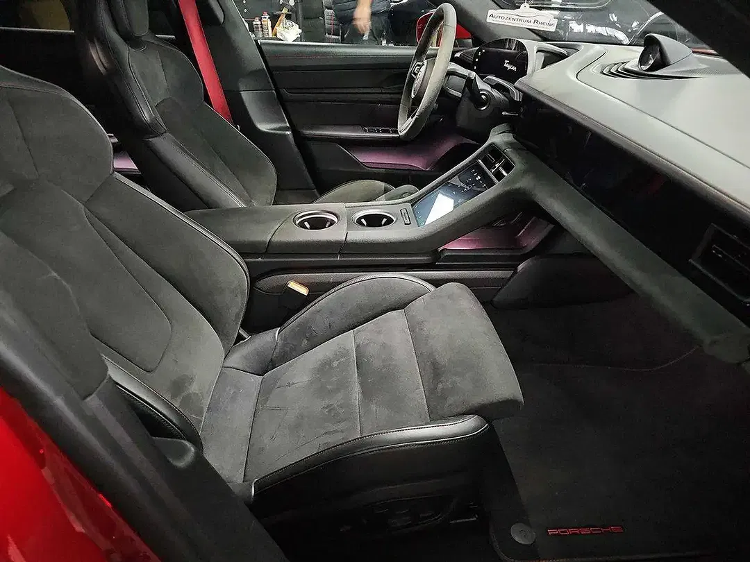 Porsche Taycan - Thumbnail 11