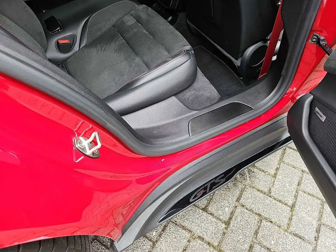 Porsche Taycan - Thumbnail 14