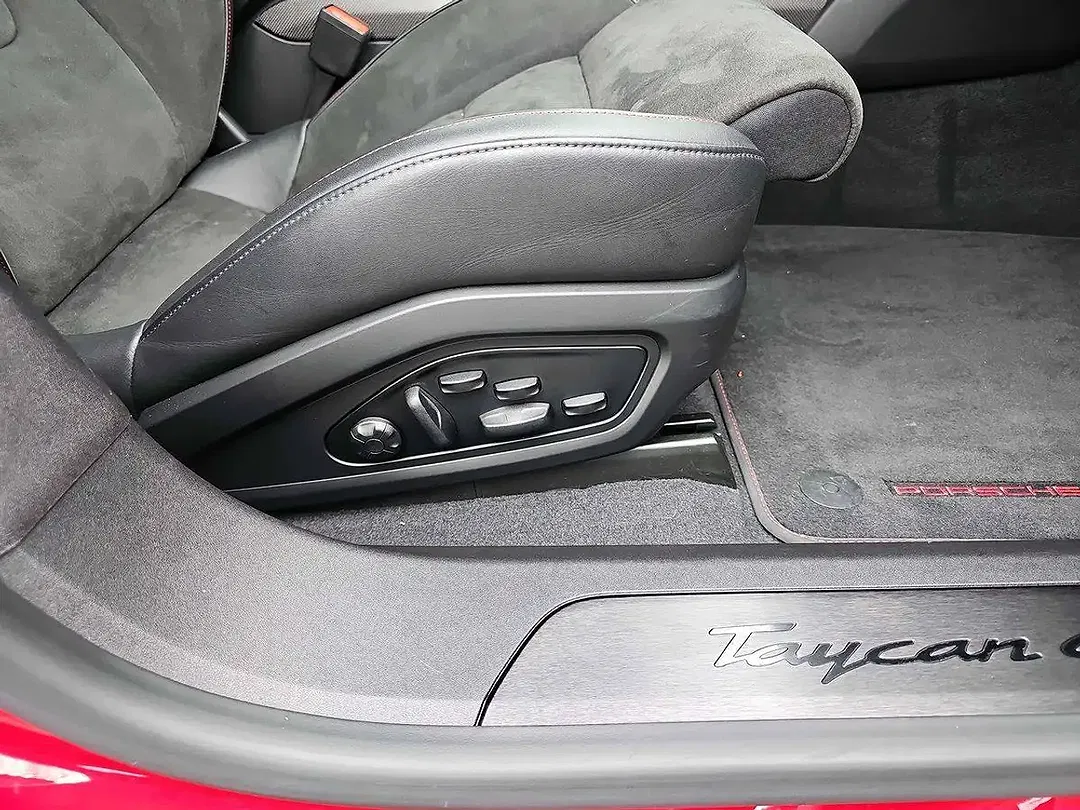 Porsche Taycan - Thumbnail 15