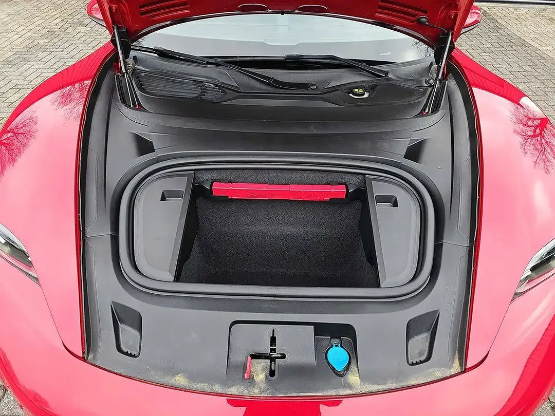 Porsche Taycan - Thumbnail 22