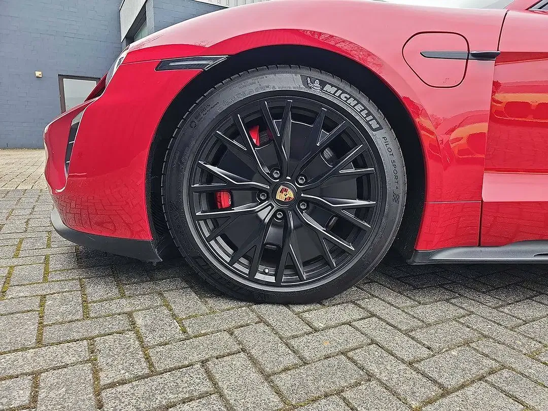 Porsche Taycan - Thumbnail 24