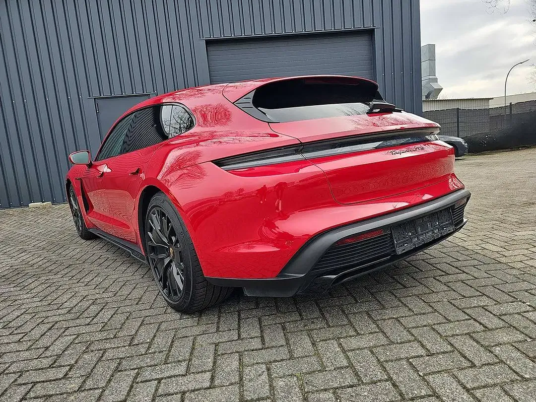 Porsche Taycan - Thumbnail 4
