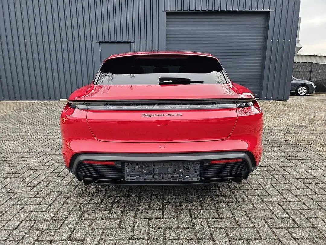 Porsche Taycan - Thumbnail 5