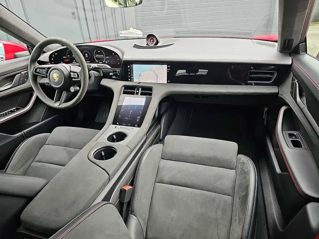 Porsche Taycan - Thumbnail 7