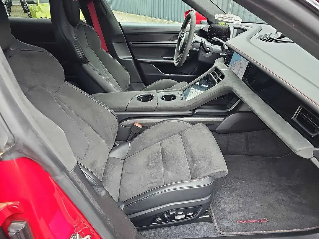 Porsche Taycan - Thumbnail 8