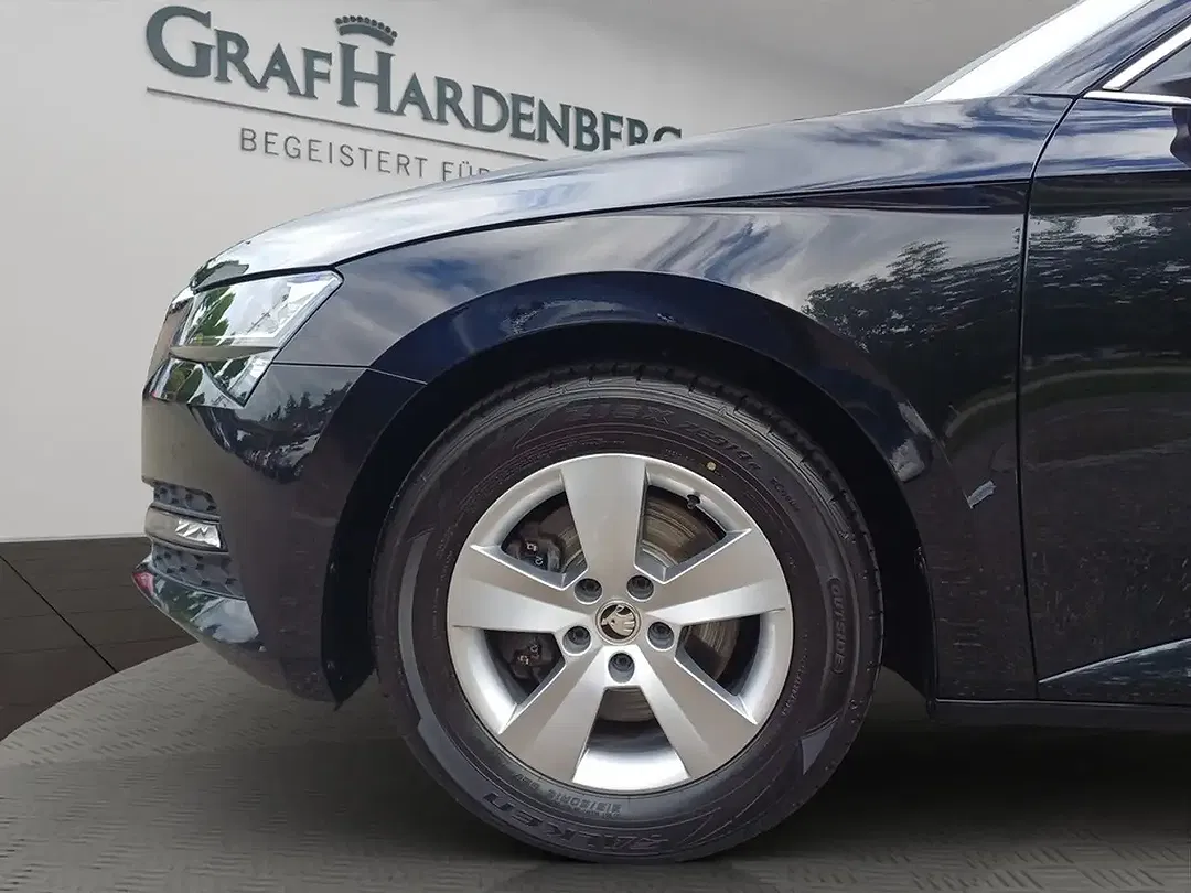 Skoda Superb - Thumbnail 2