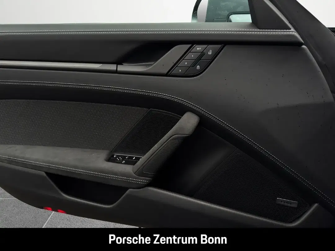 Porsche 992 - Thumbnail 12