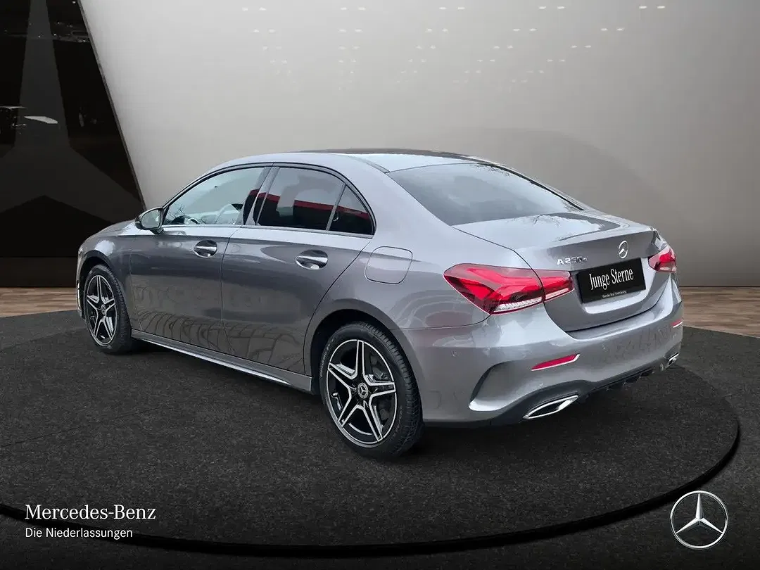 Mercedes-Benz A 250 - Thumbnail 9