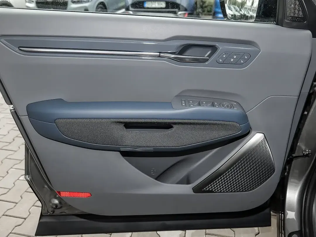 Kia EV9 - Thumbnail 15
