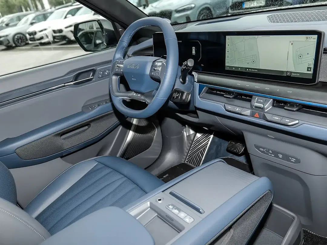 Kia EV9 - Thumbnail 3