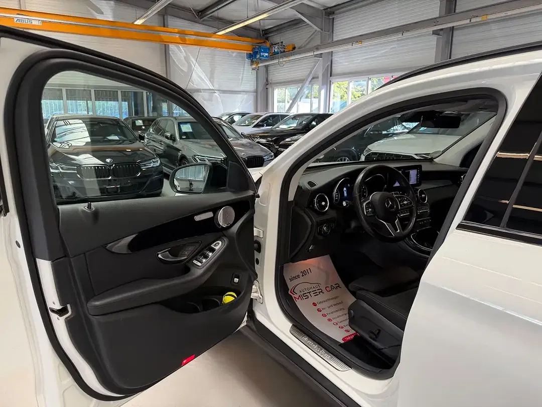 Mercedes-Benz GLC 300 - Thumbnail 11