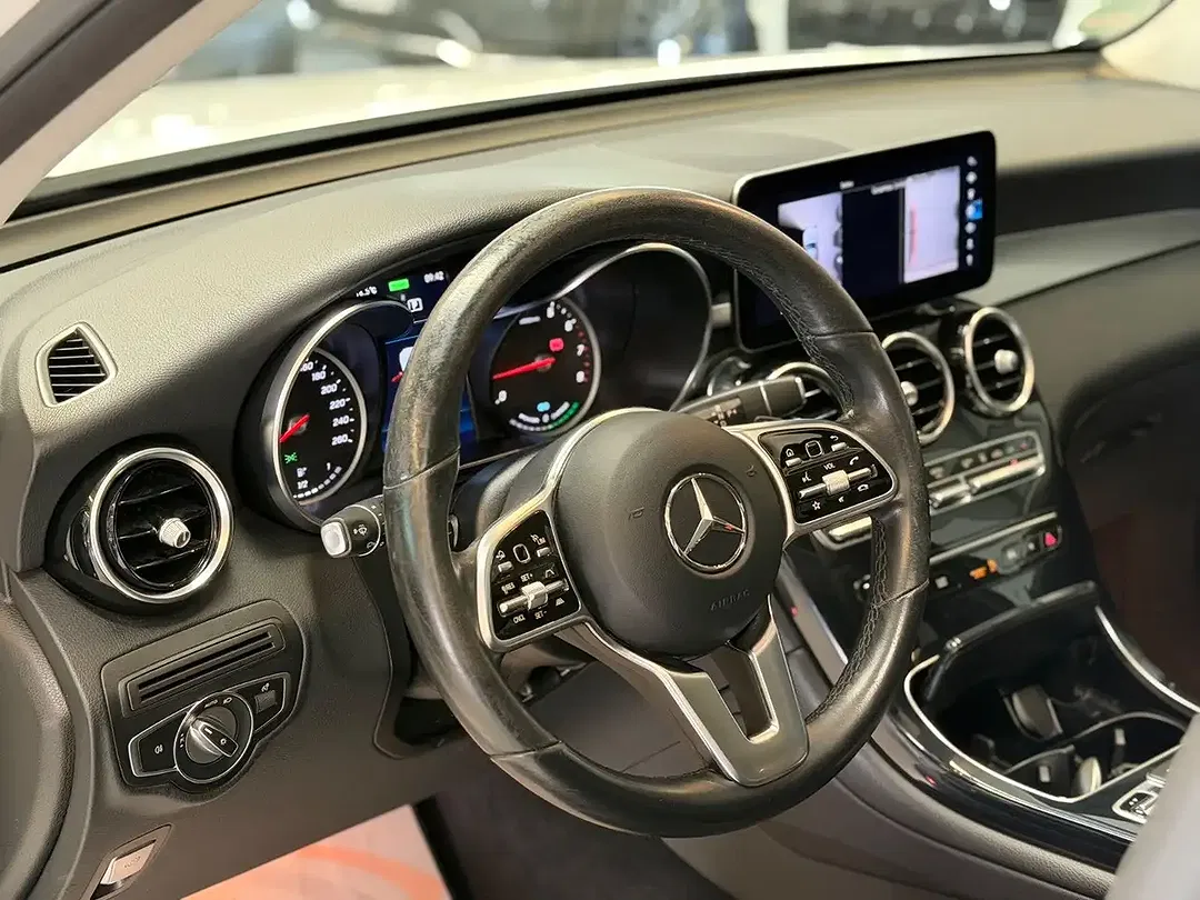 Mercedes-Benz GLC 300 - Thumbnail 12