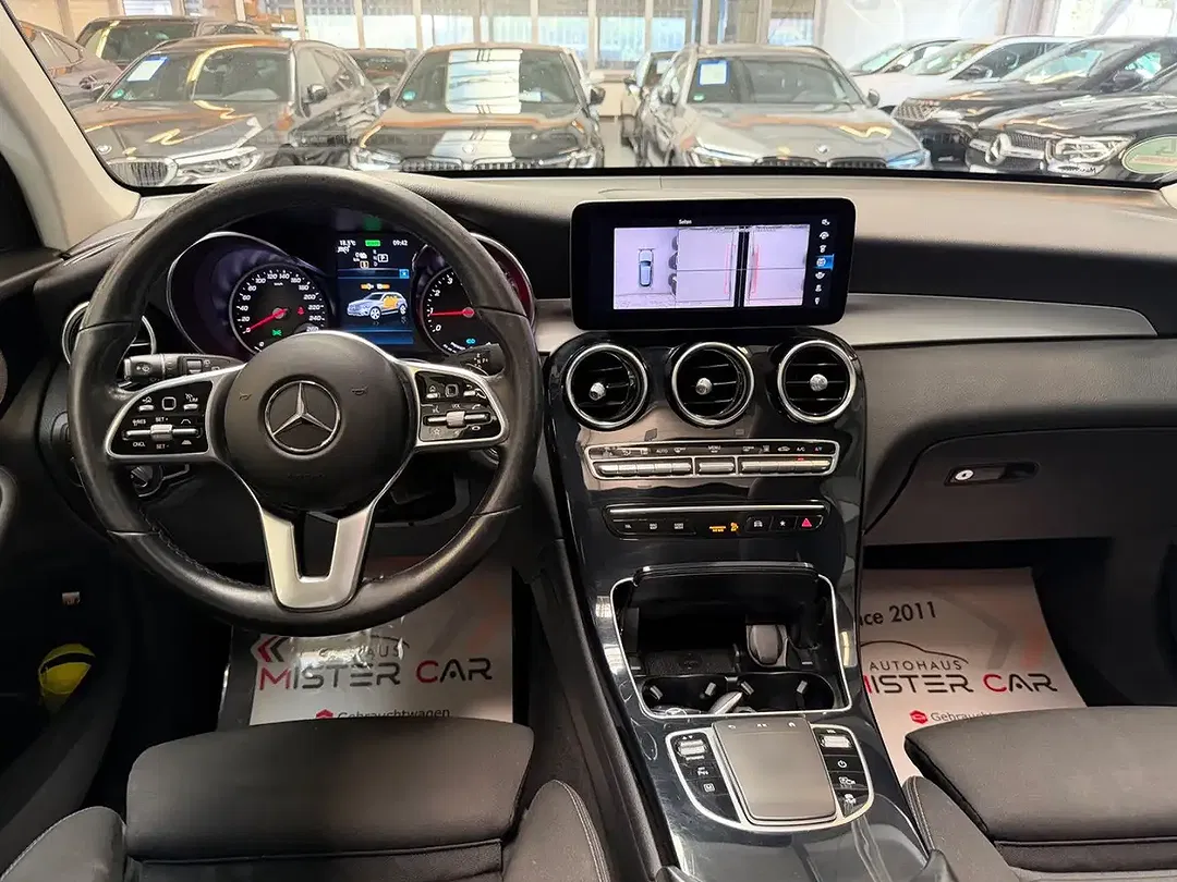 Mercedes-Benz GLC 300 - Thumbnail 13