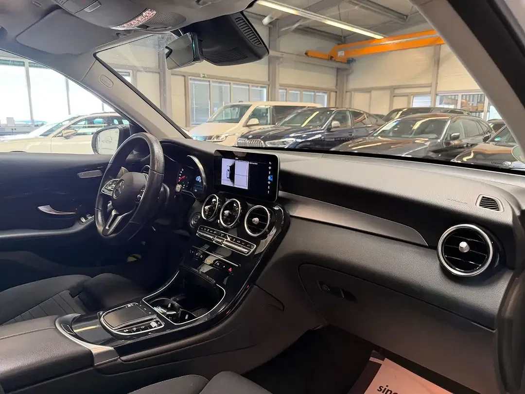 Mercedes-Benz GLC 300 - Thumbnail 14