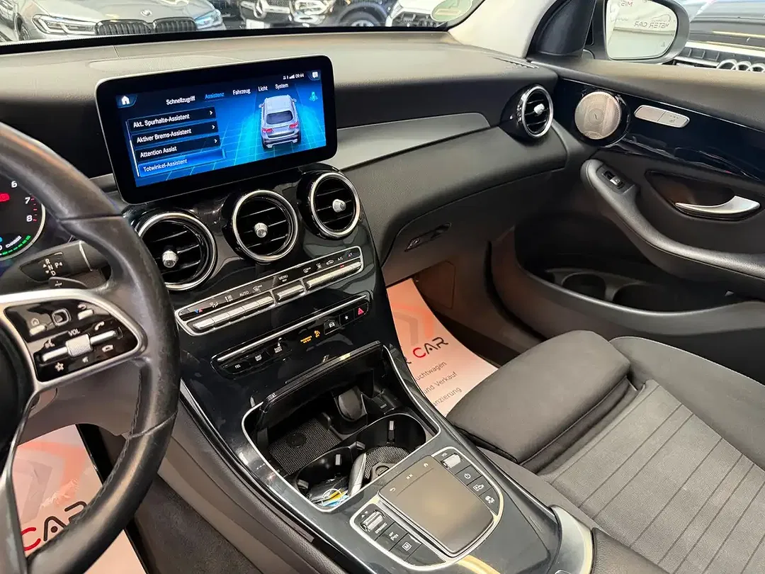 Mercedes-Benz GLC 300 - Thumbnail 15