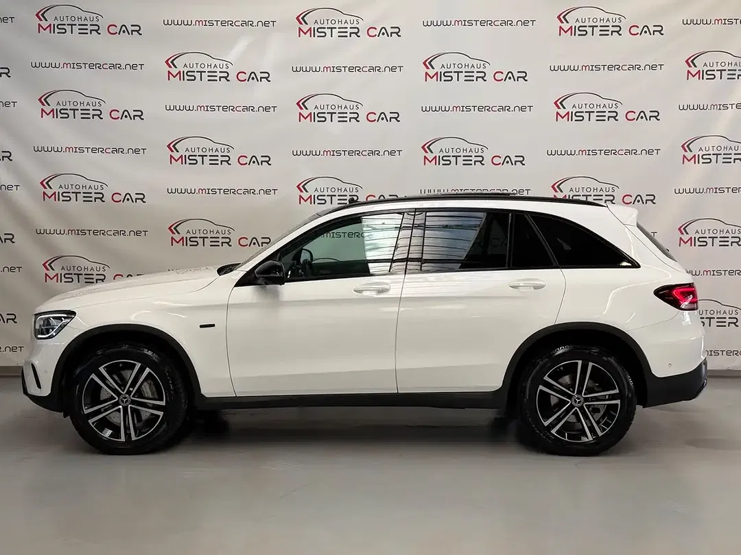 Mercedes-Benz GLC 300 - Thumbnail 2