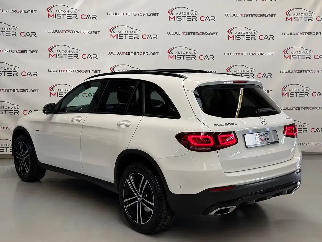 Mercedes-Benz GLC 300 - Thumbnail 3