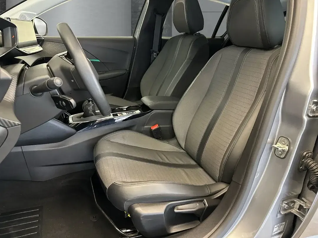 Peugeot 208 - Thumbnail 8