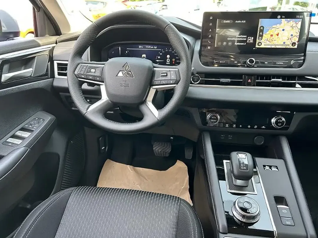 Mitsubishi Outlander - Thumbnail 10