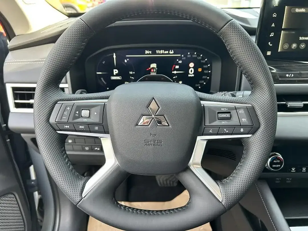 Mitsubishi Outlander - Thumbnail 11