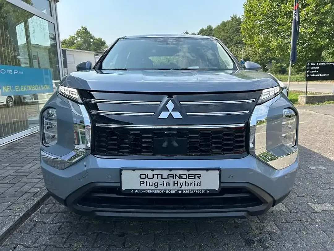 Mitsubishi Outlander - Thumbnail 2