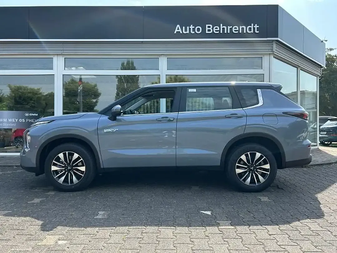 Mitsubishi Outlander - Thumbnail 3