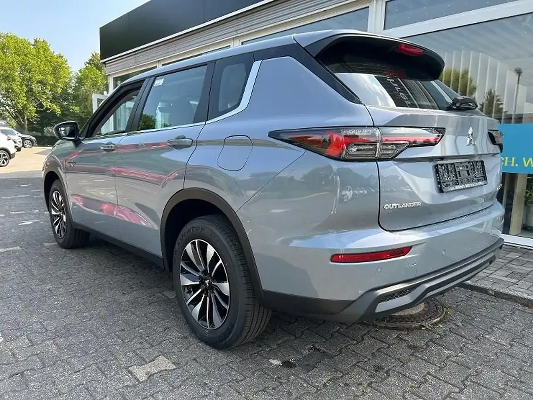 Mitsubishi Outlander - Thumbnail 4