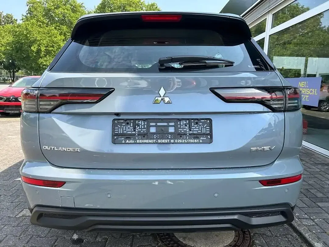 Mitsubishi Outlander - Thumbnail 5